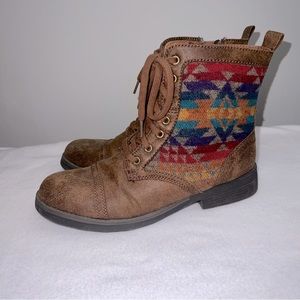 Mossimo Aztec print boots